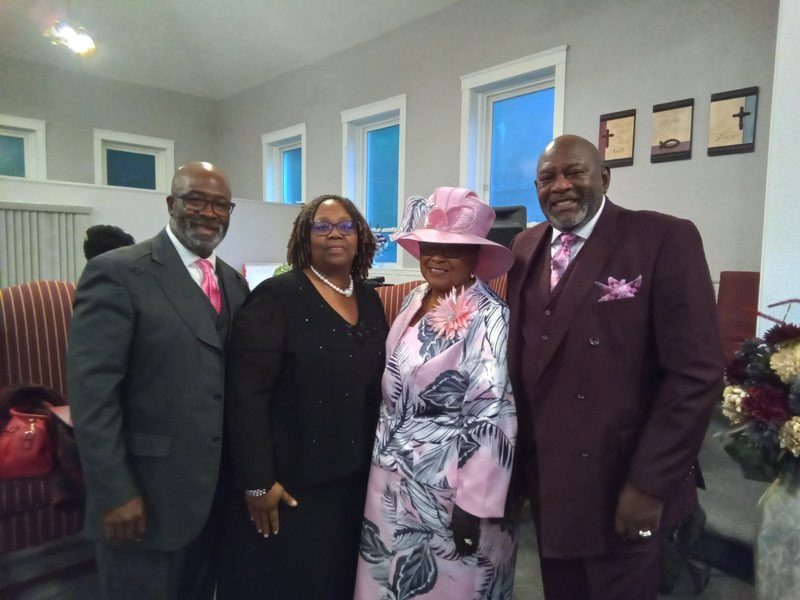Members of the Greater Mt. Olivet congregation in fellowship